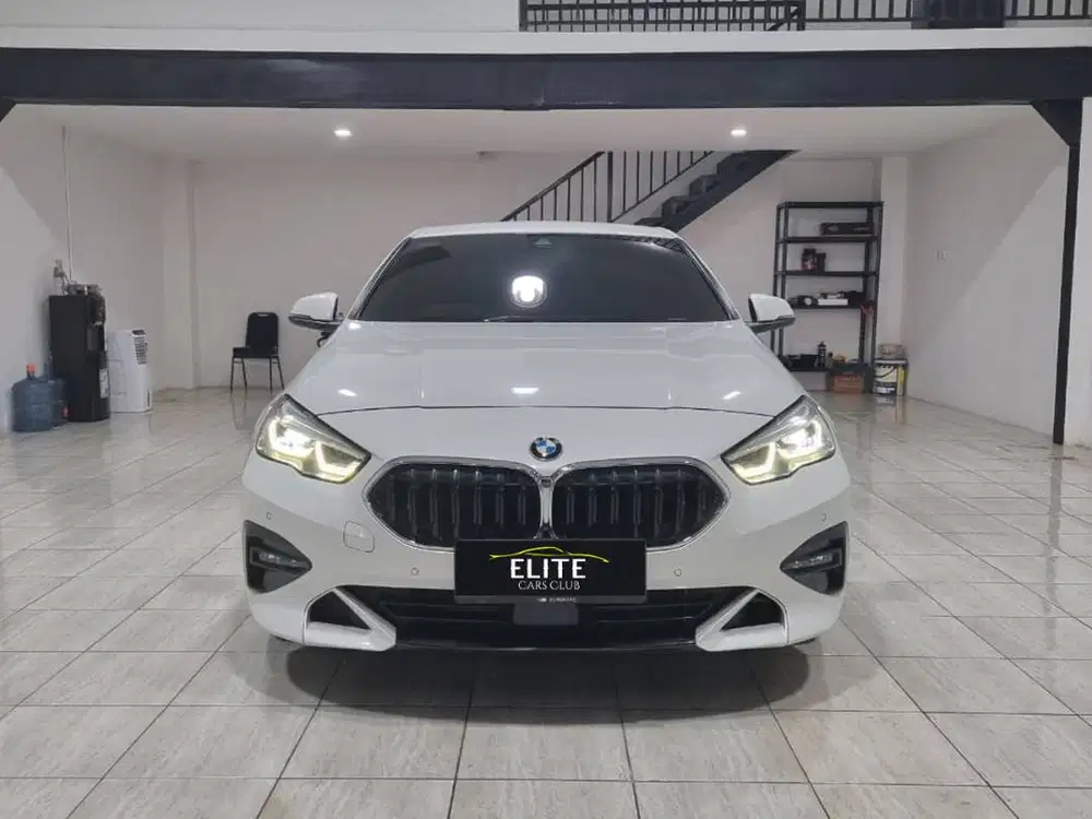 BMW 218i Gran Coupe 2023 White on Black Sport Putih 218 i