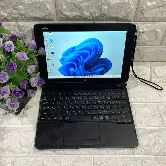 Laptop Fujitsu Arrow Tablet Q506 Atom x5-5800 Layar 10inch N-RTV