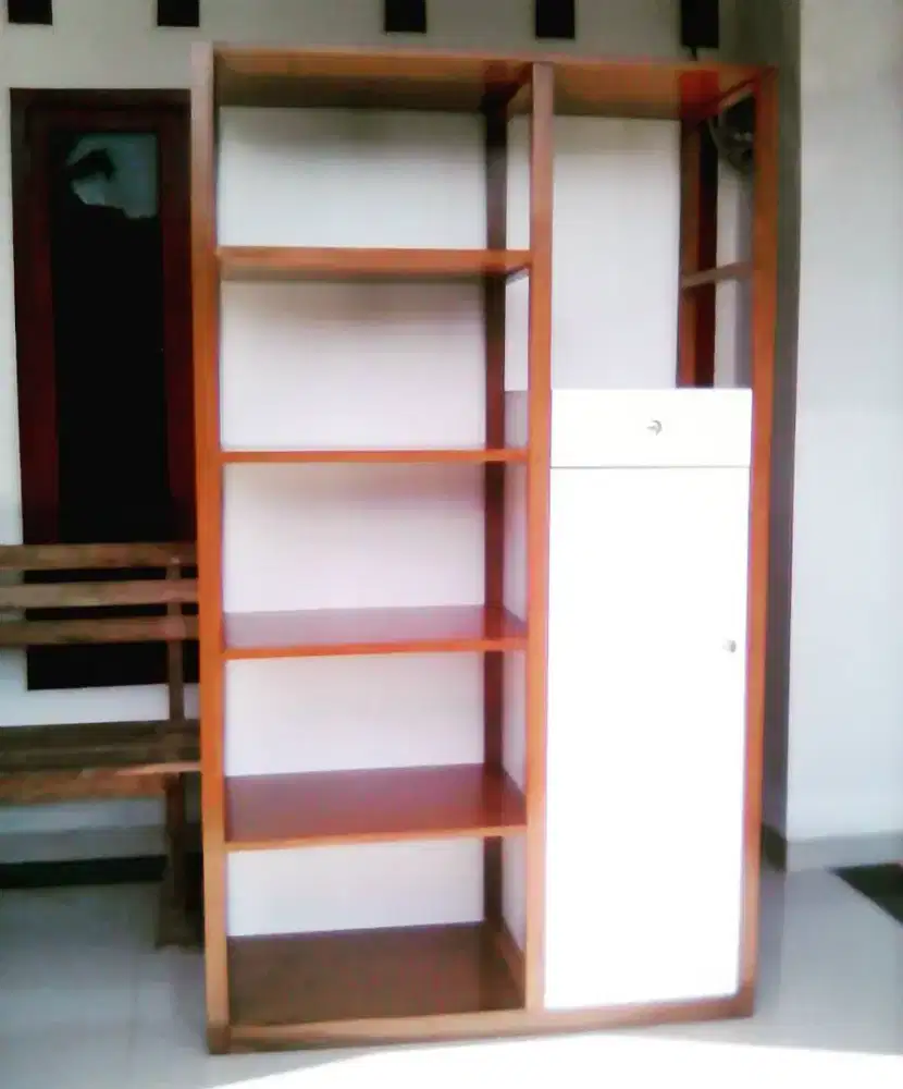 Lemari pajang minimalis rangka kayu jati