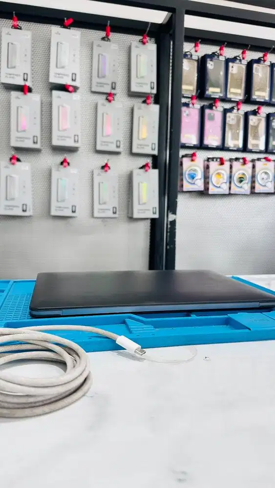 Macbook pro 2020 8GB SSD 256GB