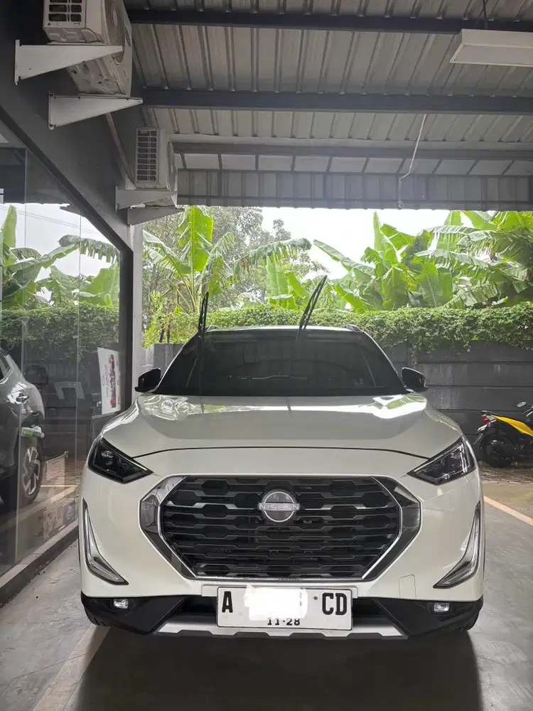 Nissan Magnite Premium 1.0 CVT Two Tone