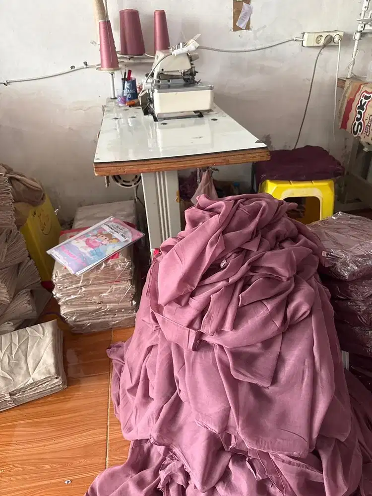 DI BUTUHKAN OPERATOR NECI KERUDUNG SEGI EMPAT !