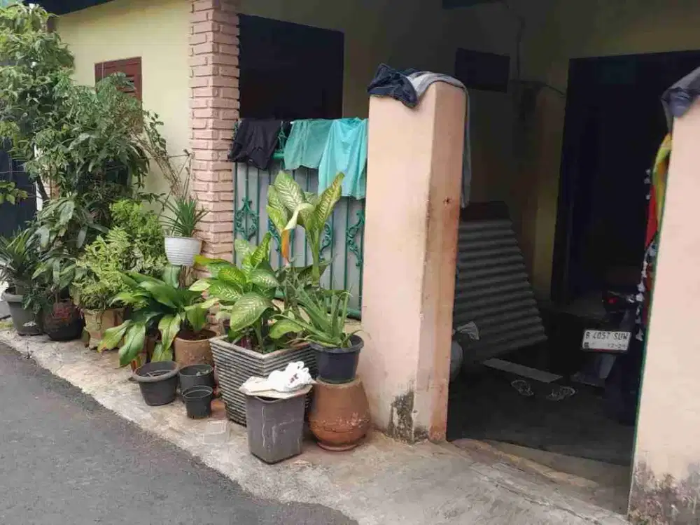 Rumah Tebet Dekat Jalan Raya Tebet dan Stasiun Tebet Jakarta Selatan