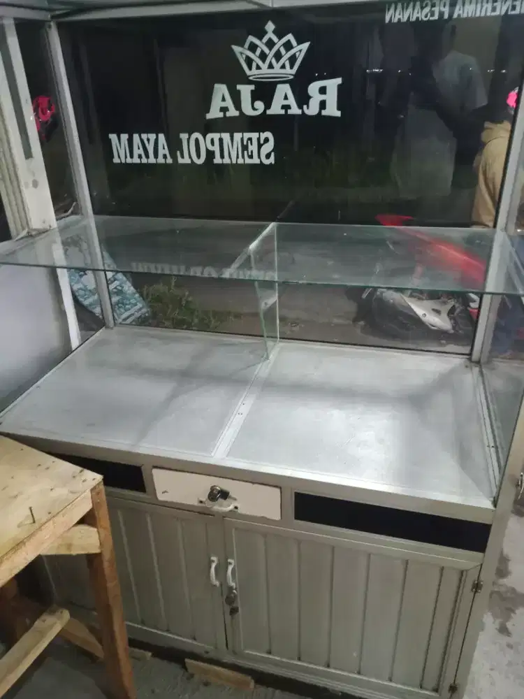 Jual barng bagus mulus,etalase dan  mesin es serut