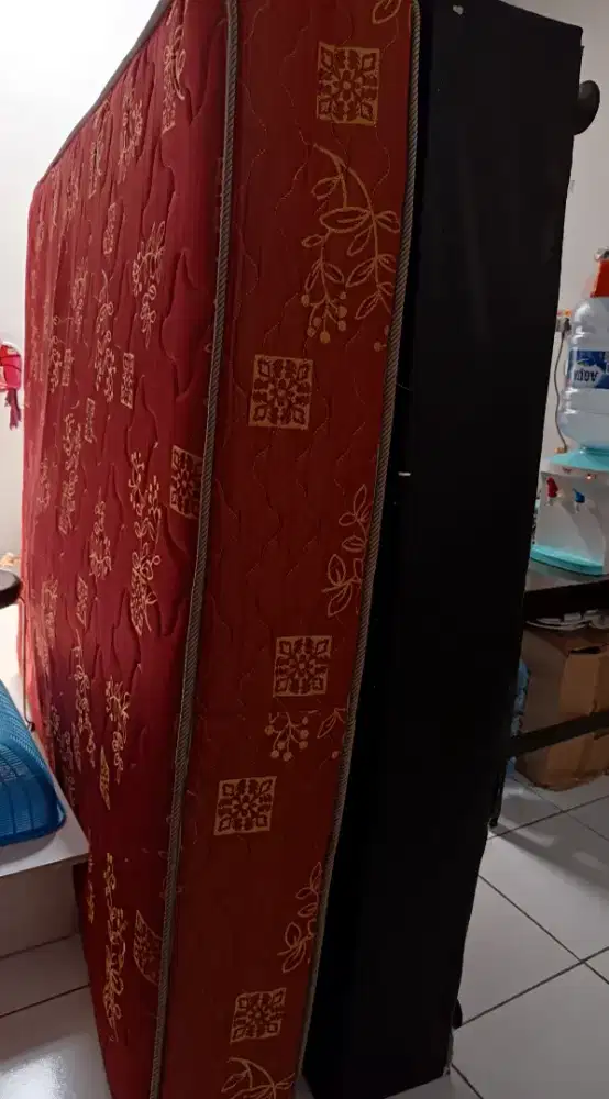 Dipan dan kasur merk president 160*200