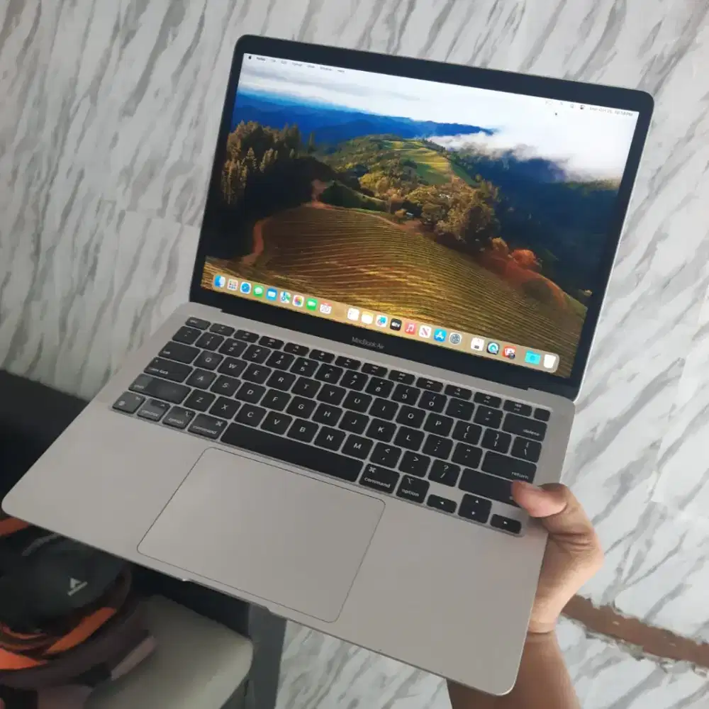 Macbook air m1 2020 ram 8gb ssd 256gb silver bisa cod