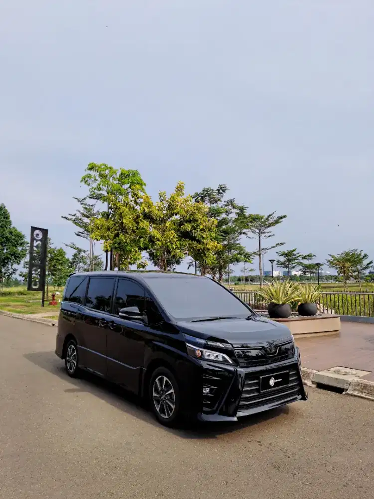 Toyota Voxy 2.0 2018 Sunroof CBU 2019