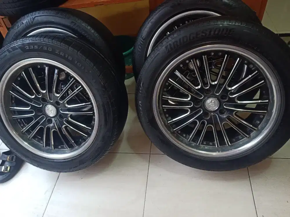 Jual peleg ban ukuran 235/55/18 R.18 ban (3) briguestun turanza (1) GT