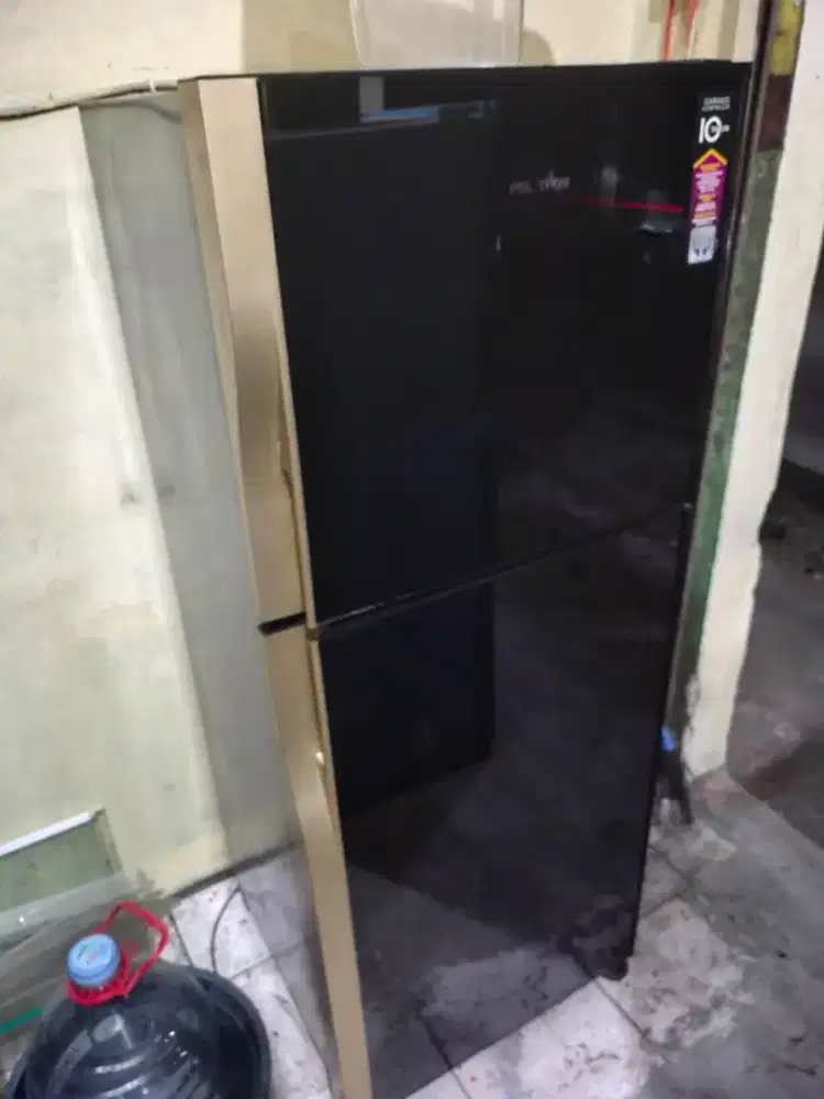 Jual kulkas 2 pintu merk POLYTRON BALEZZA
