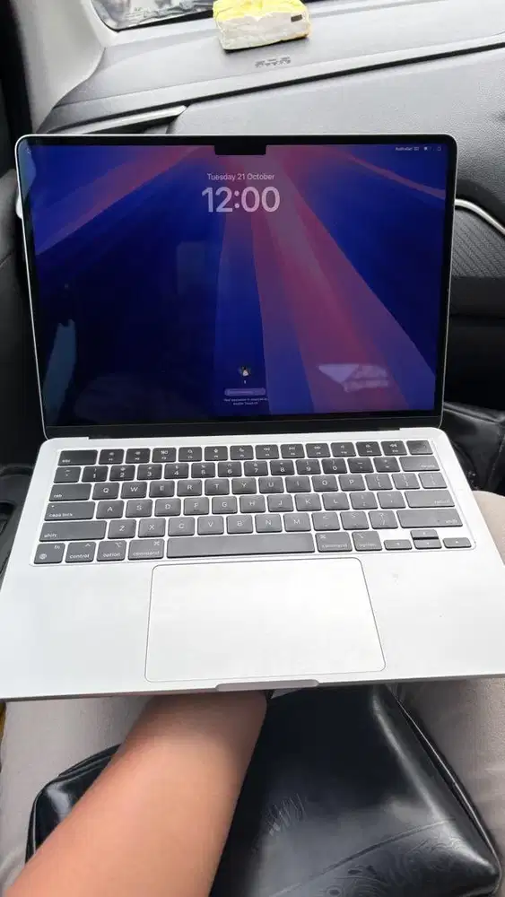 Macbook air M3 2024 13 8/512gb normal murah aja