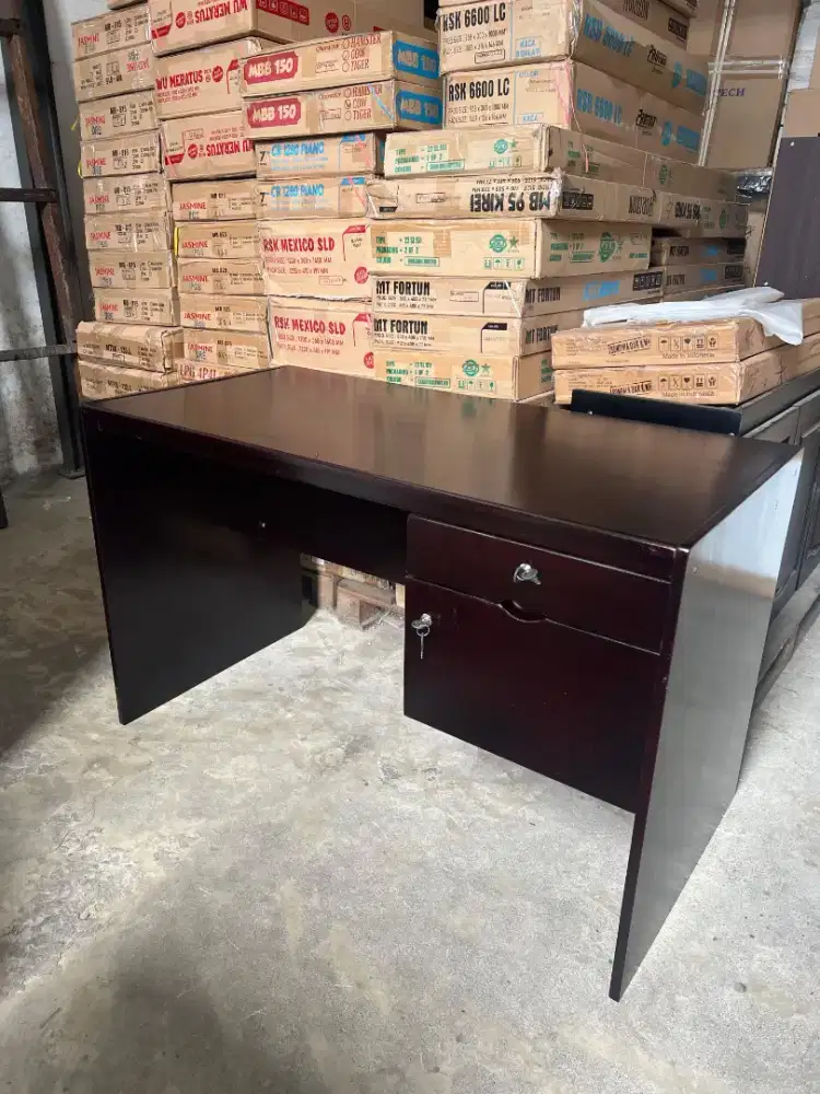 Meja Kantor 1/2 Biro Kayu