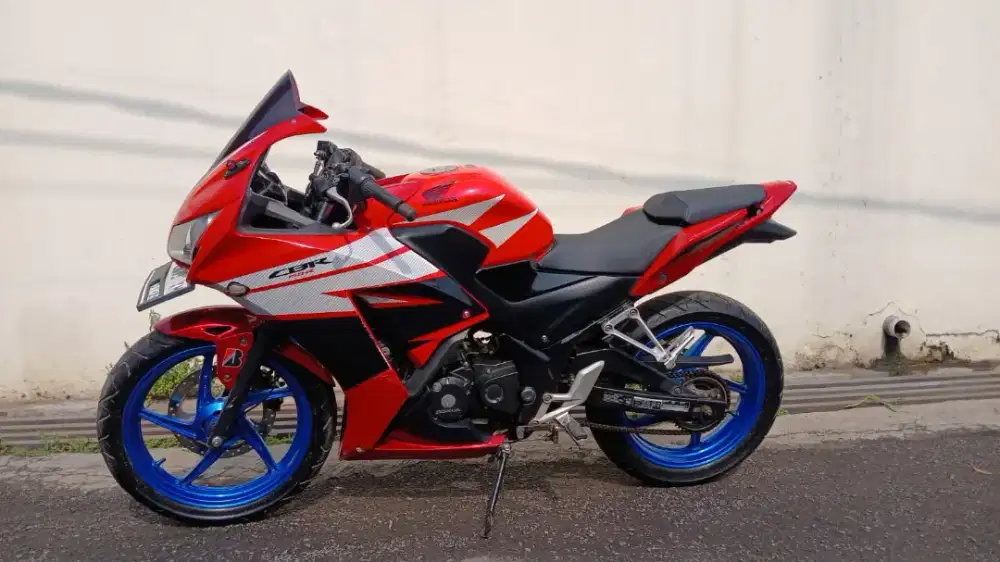 CBR 150 merah siap pakai ORI 2016 Mulus mesin bagus sport murah