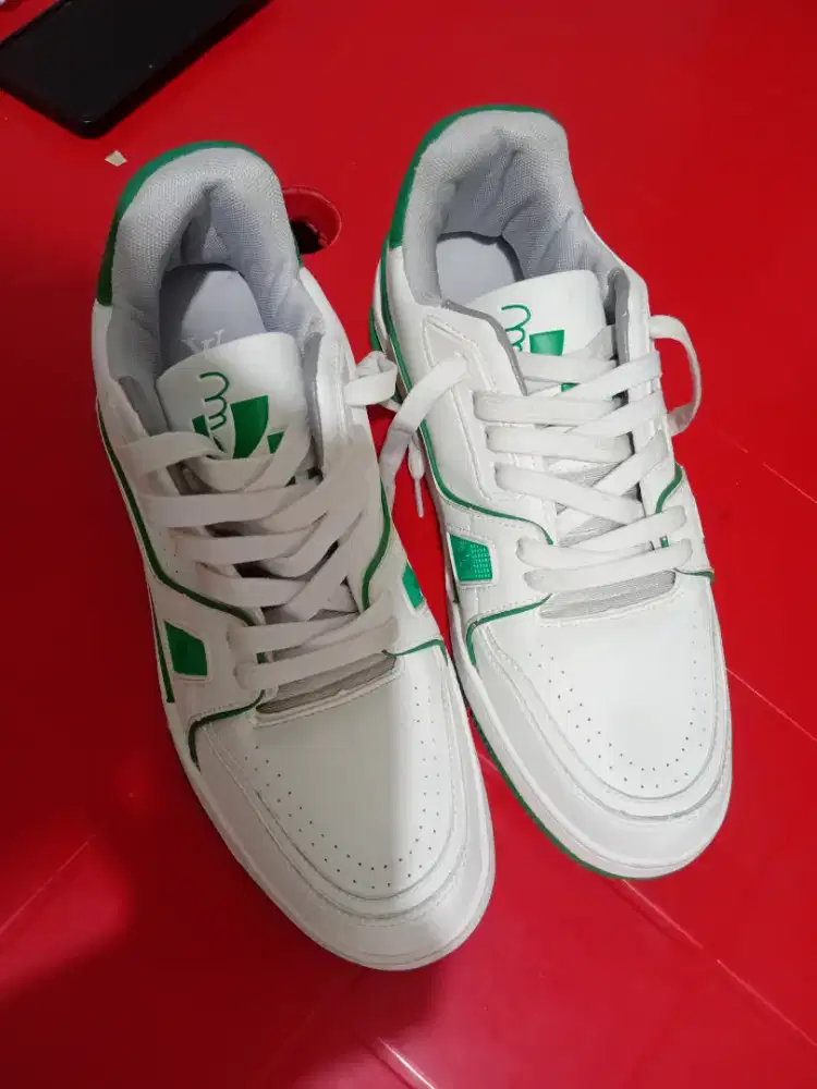 Sepatu Casual Pria LV