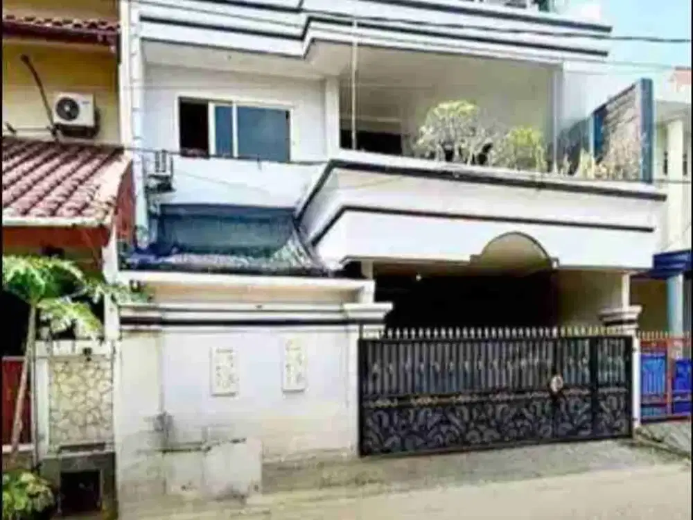 Rumah 3 lantai di Jatibening Estate. Rumah dengan desain minimalis