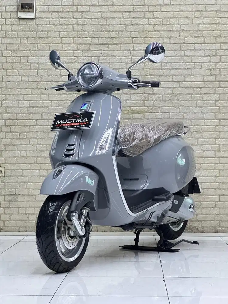 Vespa primavera 2023 - Grey | 2023 | Wulan mustika
