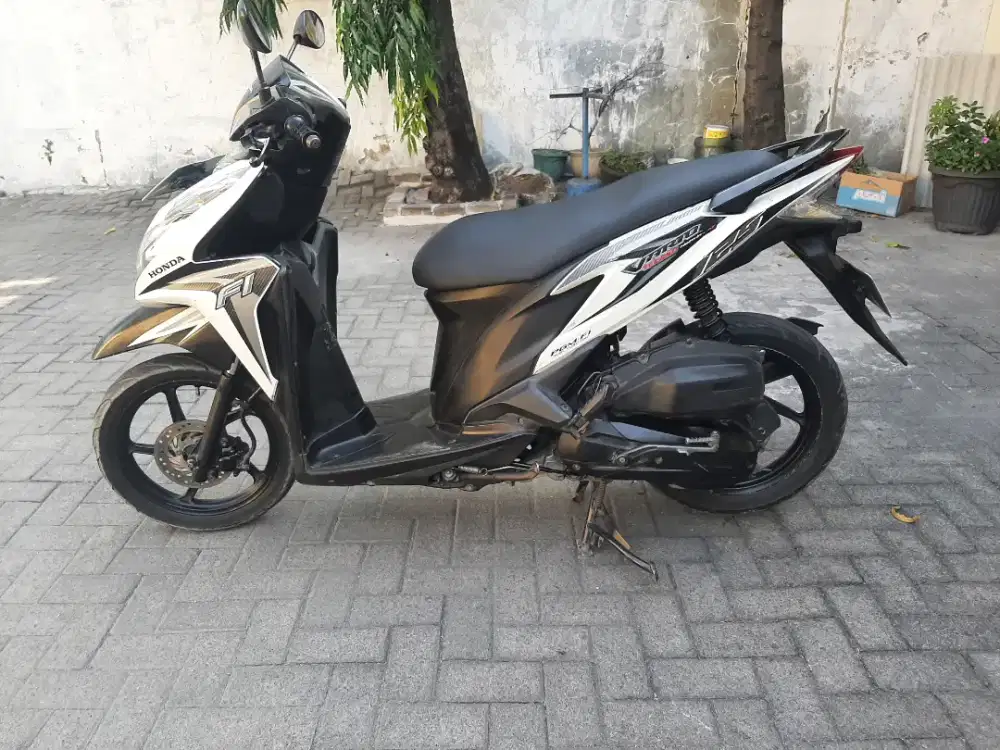 Dijual Honda Vario 2012 warna putih tangan 1