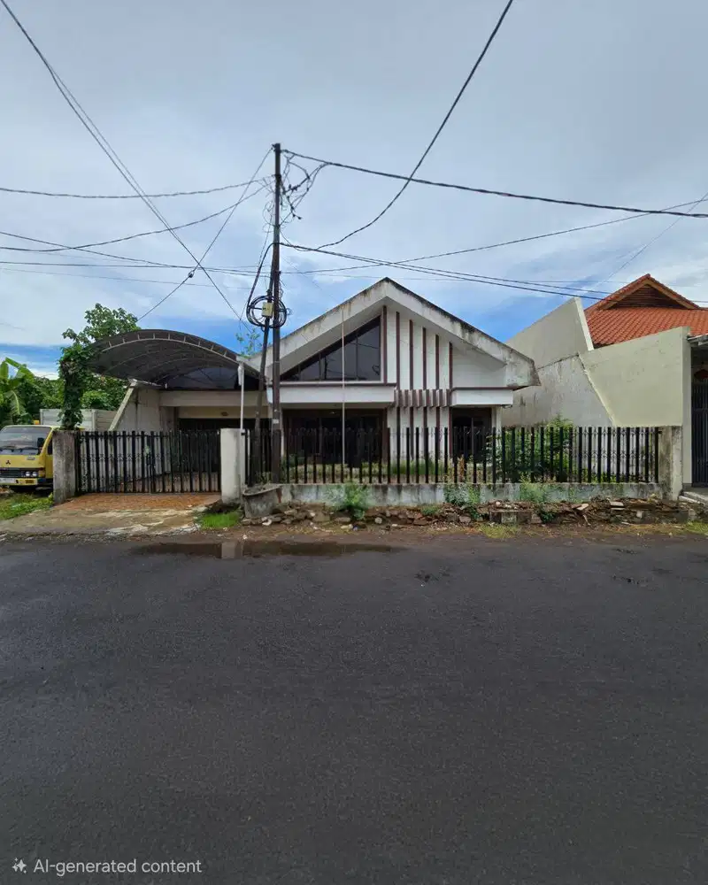 Rumah Dharmahusada Indah  STRATEGIS, GARASI 2