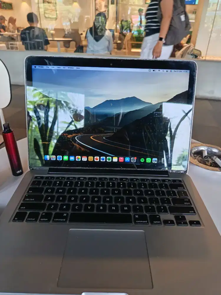 Dijual Macbook Pro 2015 13 inch Silver, i5 8/256gb