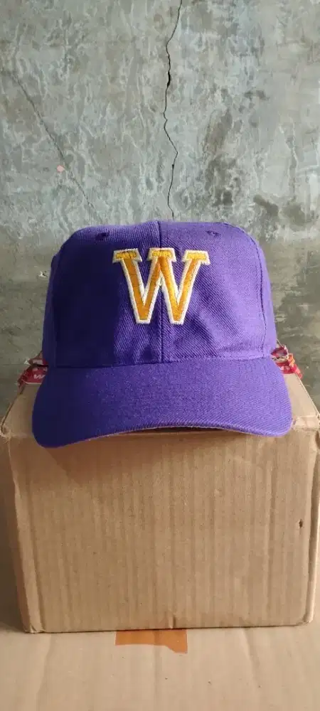 Snapback OC caps
Washington Huskies
Acrilic wool 
All size
Full tag