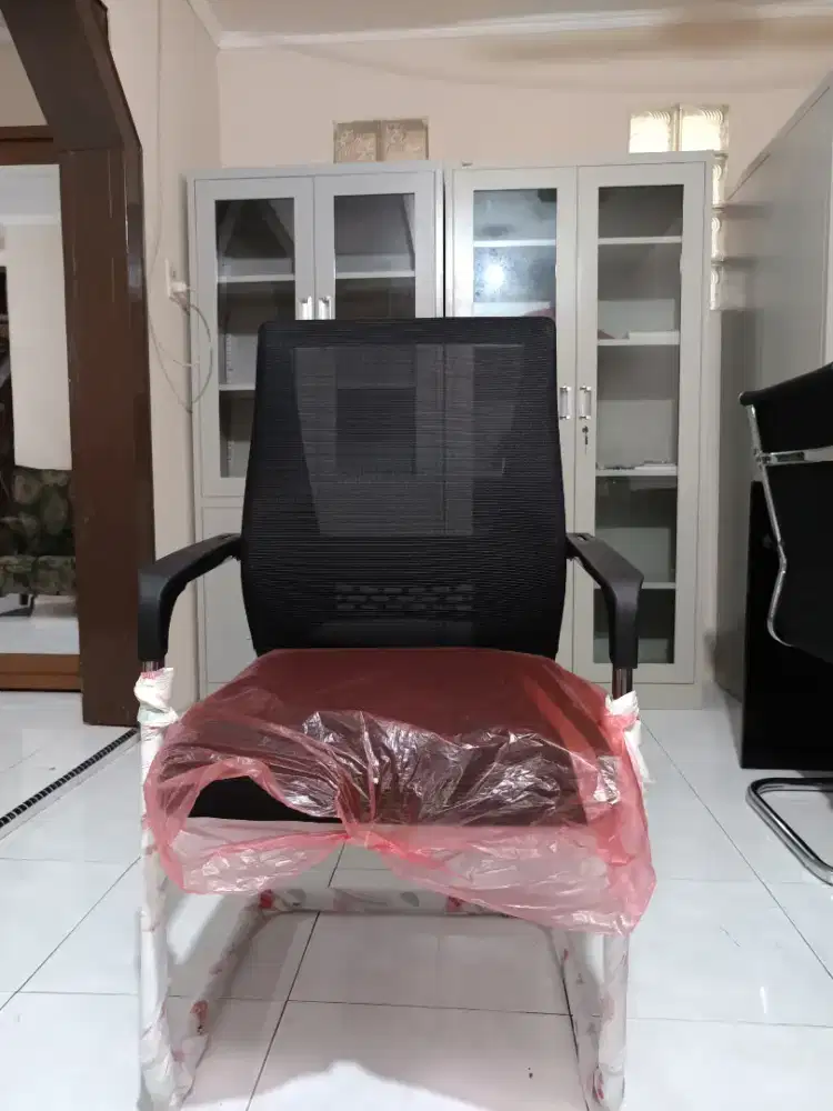 Kursi Kantor Hadap Jaring Dan Kulit