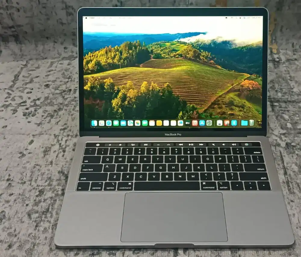 MacBook Pro TouchBar 13 2018 Core i5 16GB 256GB Gray iBox Like New