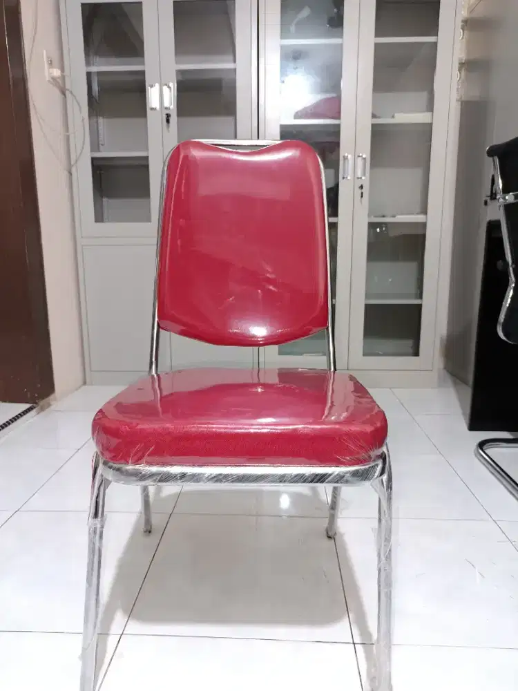 Kursi susun titanium
