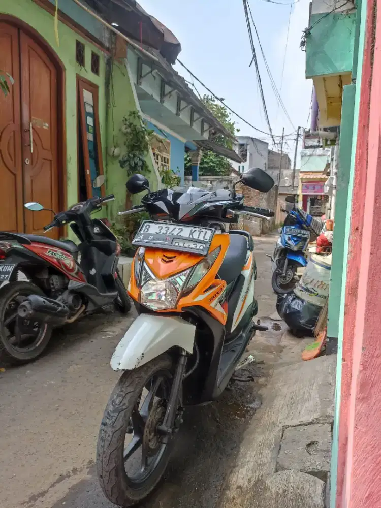 Dijual Honda Beat Tahun 2014 dan Scoopy Tahun 2011