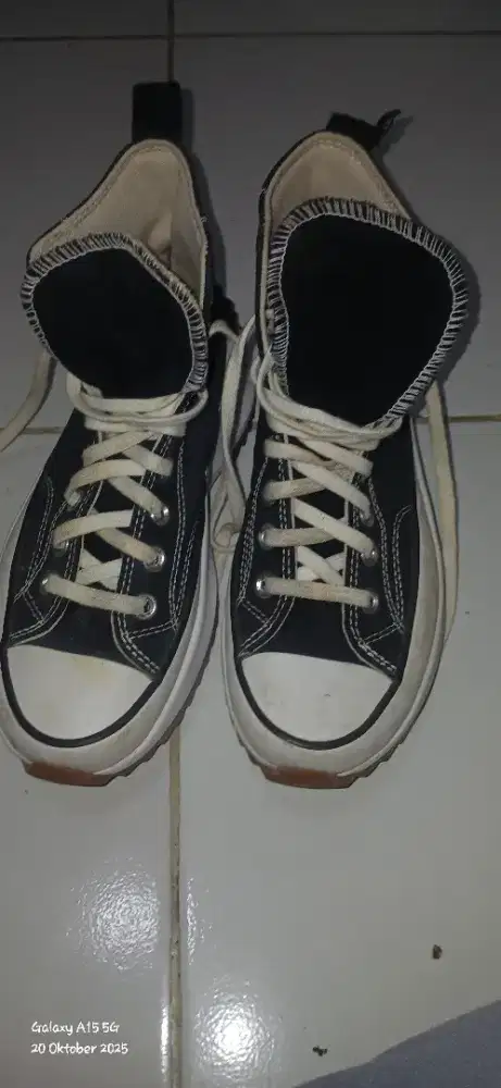 Sepatu converse run star wanita ori bekas
