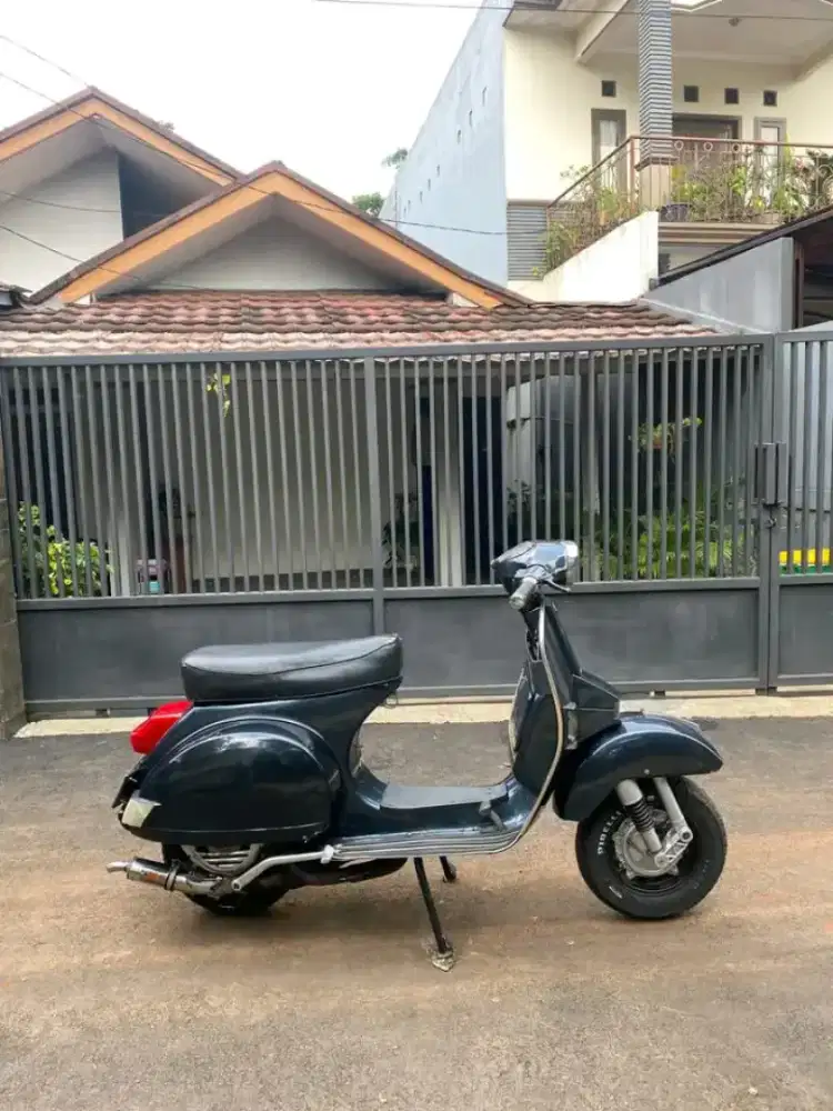 Vespa exlusive thn 1990 lengkap biru