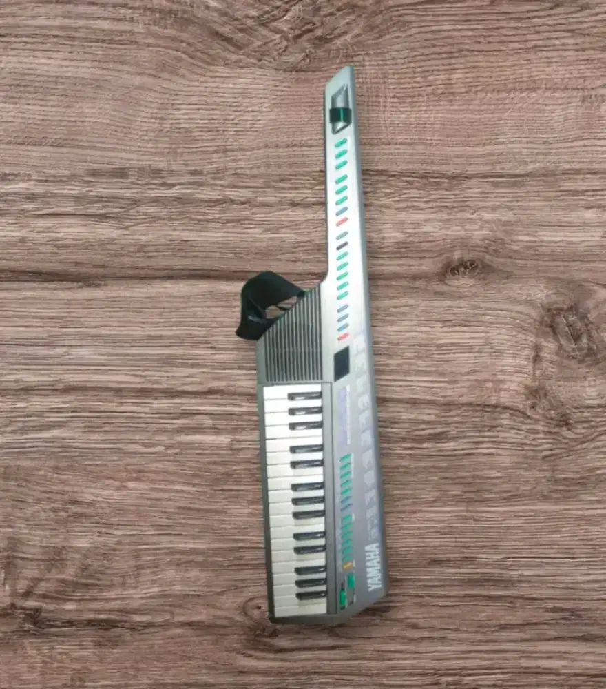 Keyboard Yamaha model gitar