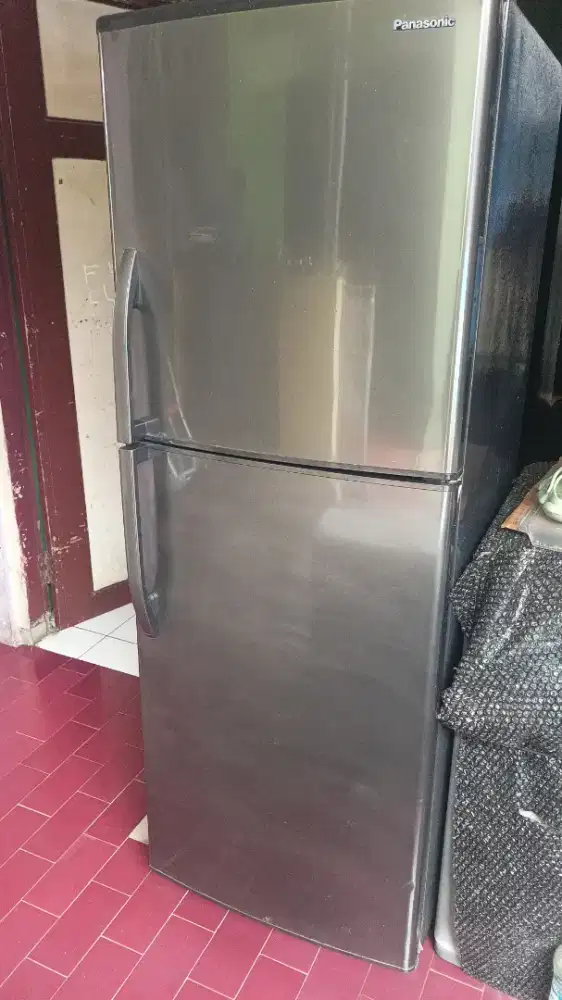 Kulkas 2pintu panasonic