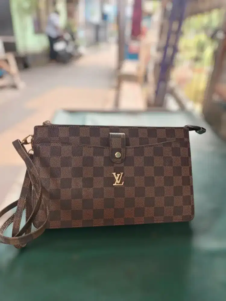 Tas LV sampingggg