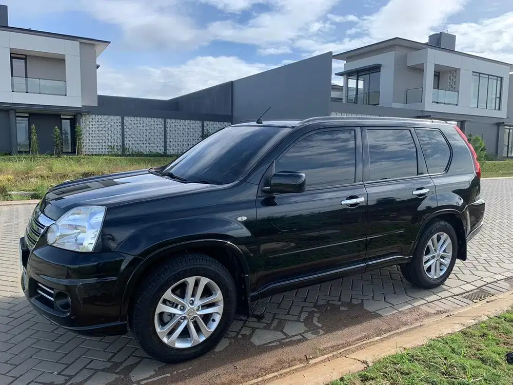 Nissan Xtrail T31 2.0 Hitam Autech ST 2010 Mulus
