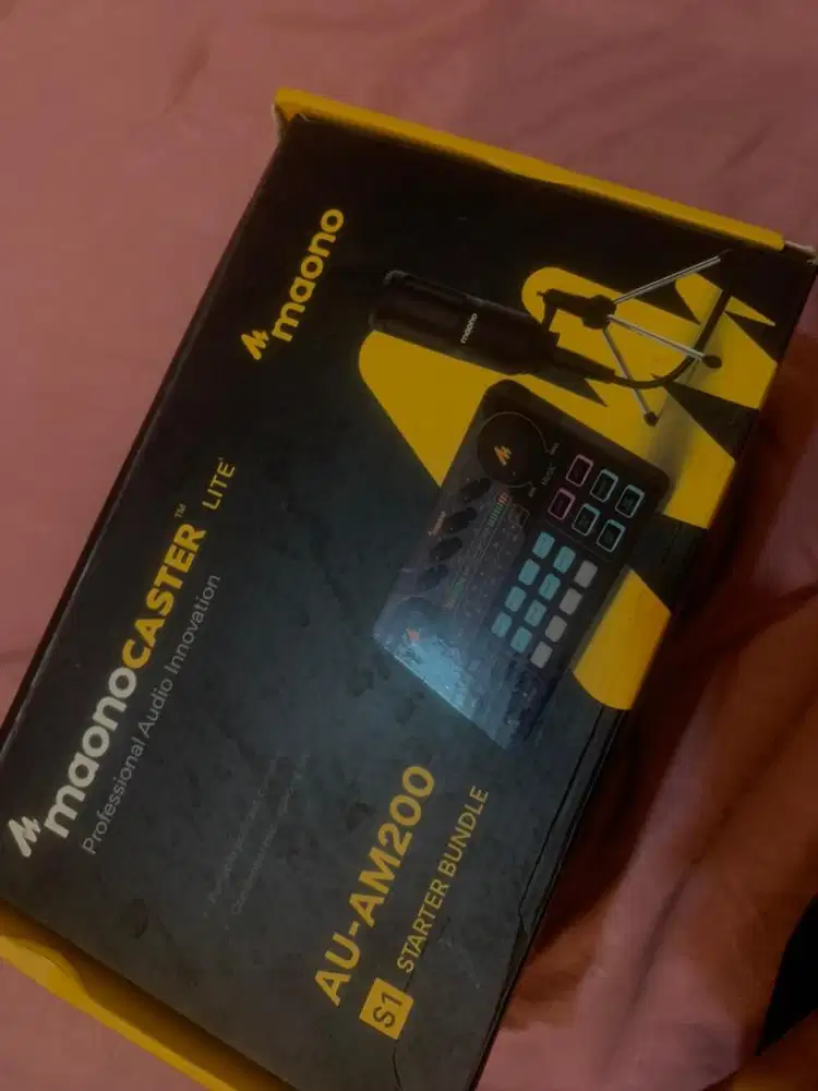Paket podcast mic merek MAONOCASTER AM200