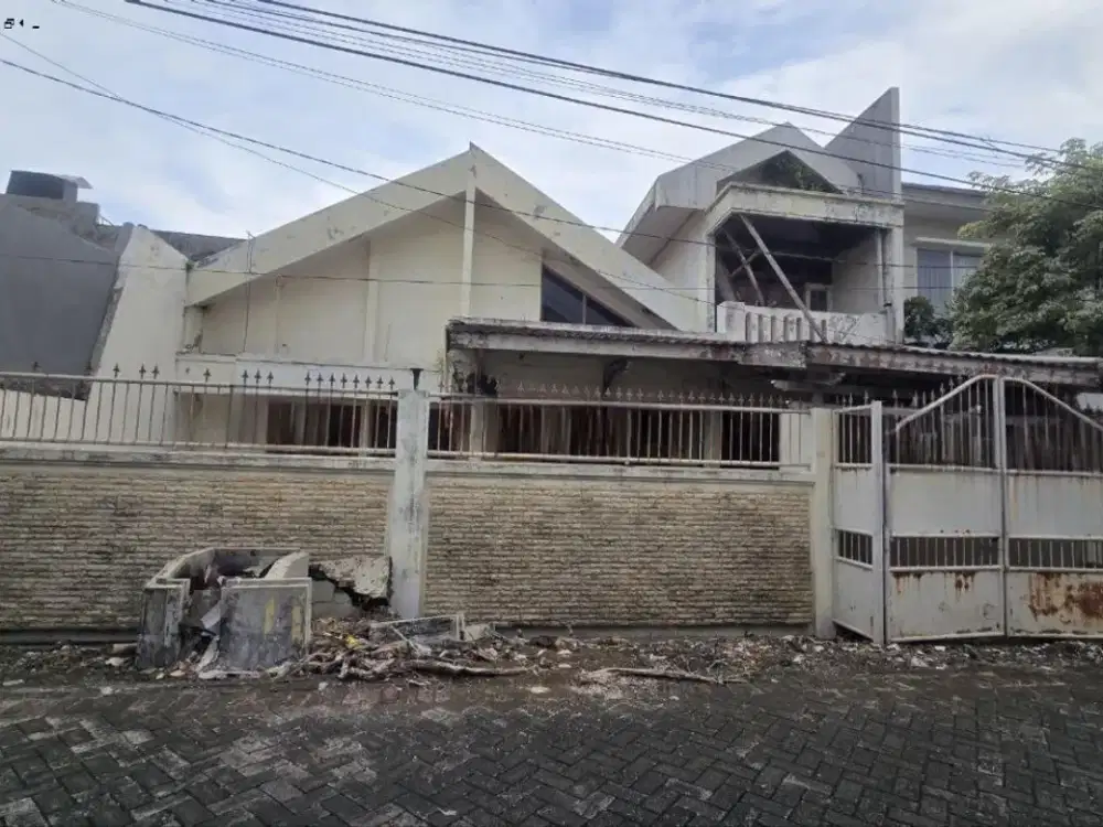 Rumah Manyar Kertoadi , Hitung Tanah, Strategis