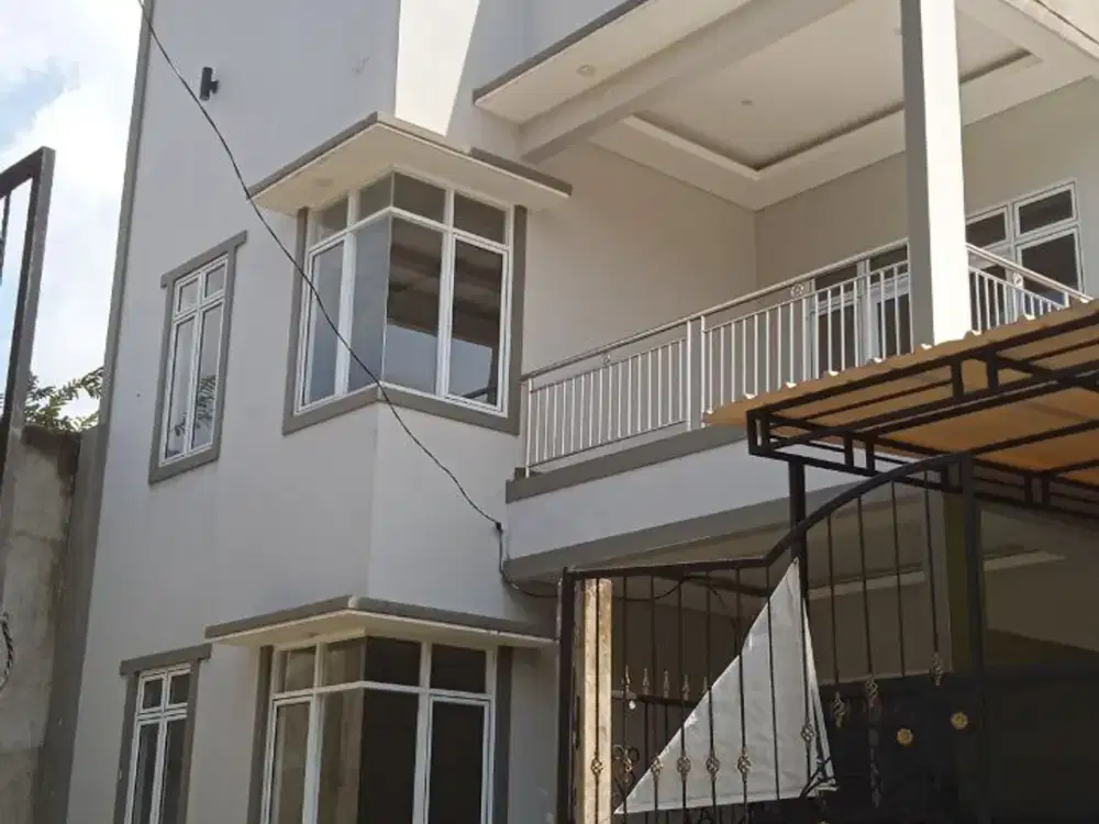 Disewakan Rumah 2 Lantai dalam Cluster Laladon Bogor