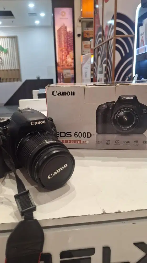 Di jual kamera canon EOS 600D