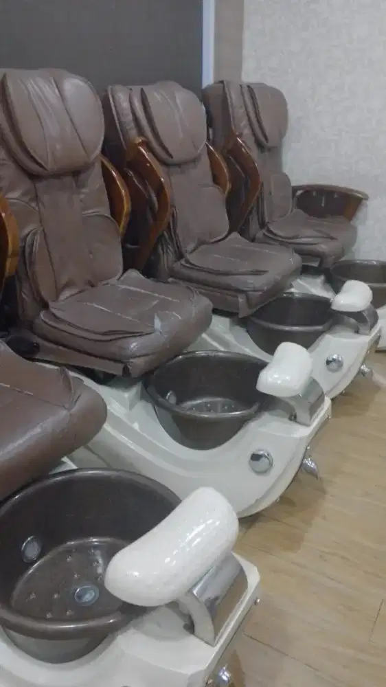Kursi Pijit Menipedi Kulit