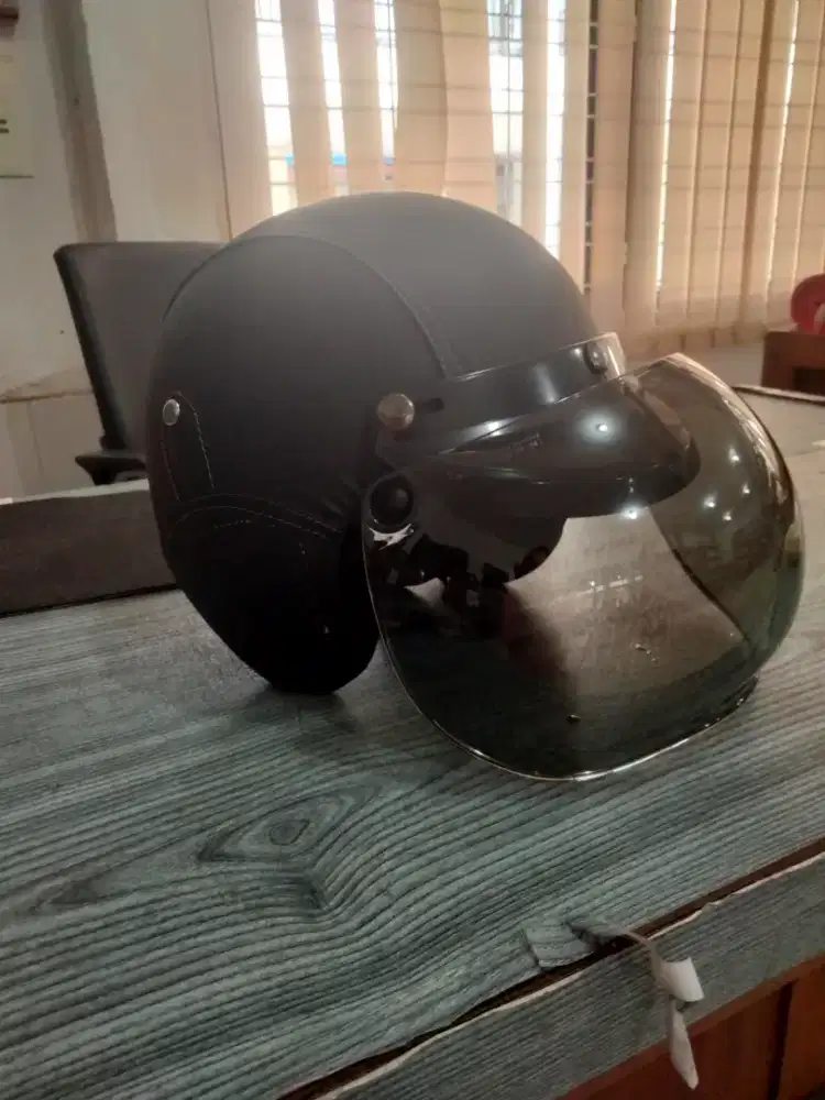 Dijual helm bogo hitam masih baru, baru 1 kali pakai