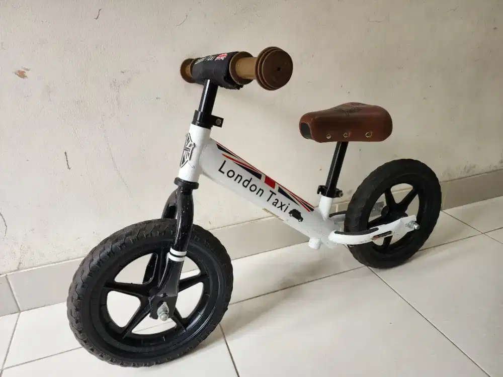 London Taxi Balance Bike Kick Bike Sepeda Anak