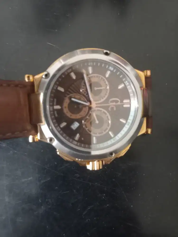 Jam tangan pria merk GUES