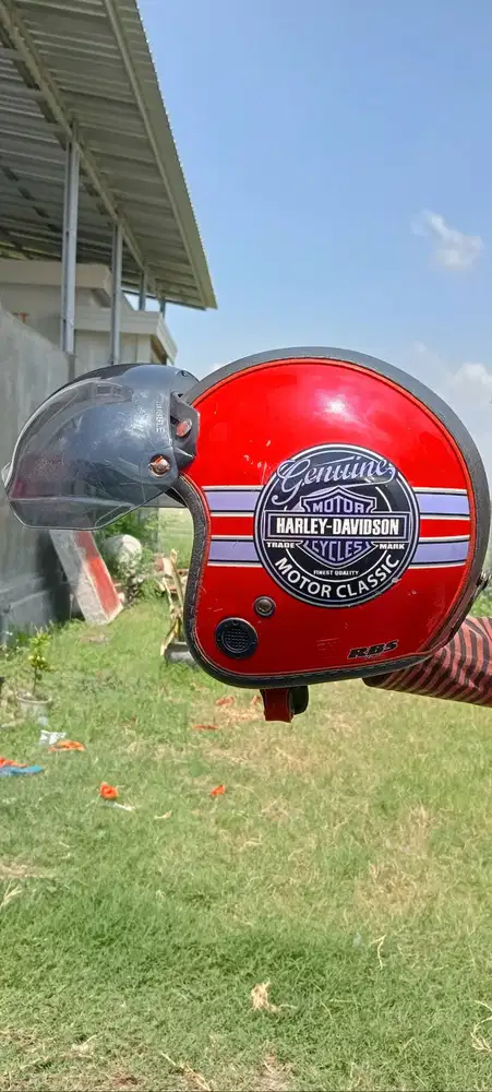 Helm bogo bekas pemakaiam cewek