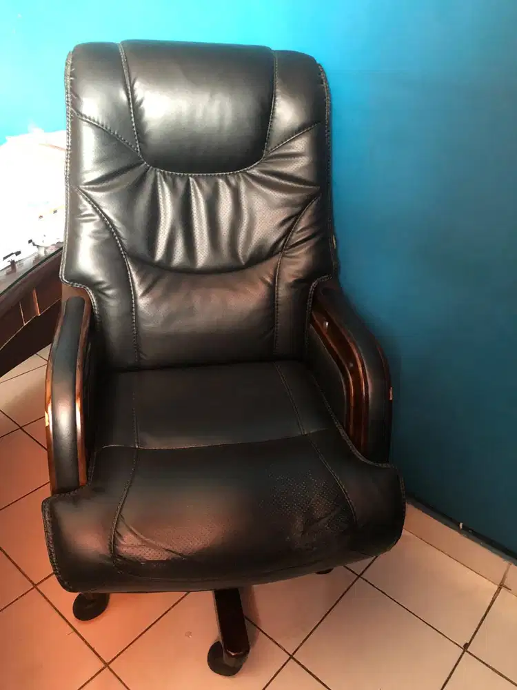 Kursi Kerja Direktur Kayu