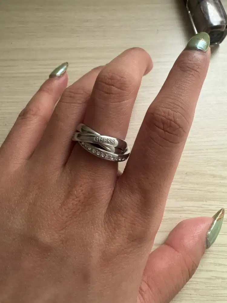 Cincin Guess masih like new