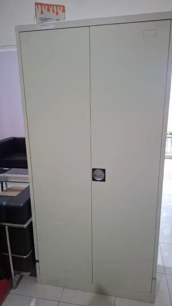 Lemari besi kukutarung