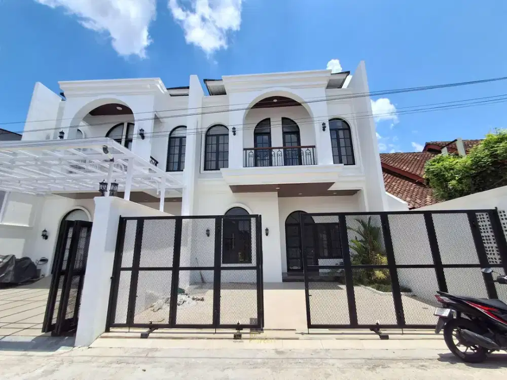 RUMAH MEWAH AMERICAN CLASSIC, DEKAT SEKOLAH BUDI MULIA TAJEM