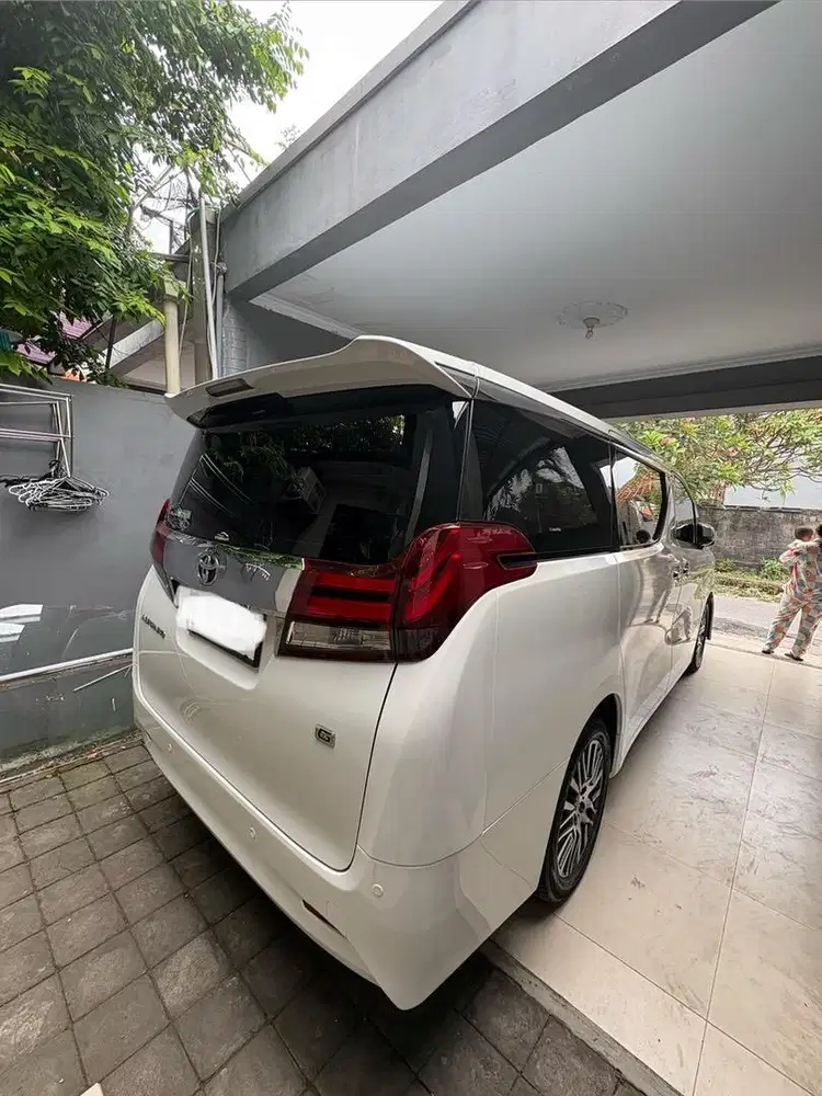 Toyota Alphard pemakaian pribadi