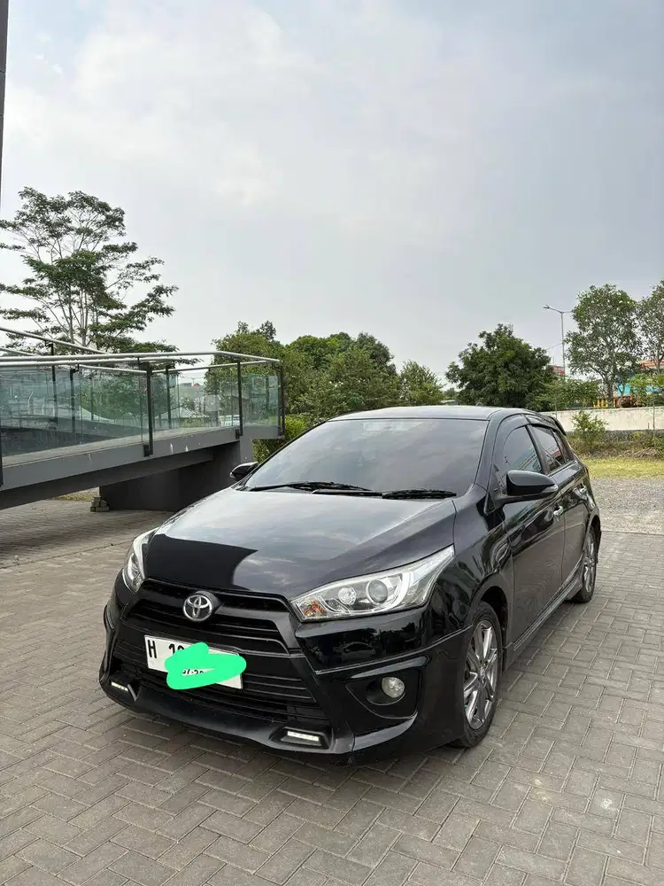Yaris TRD Sportivo 2014 Hitam