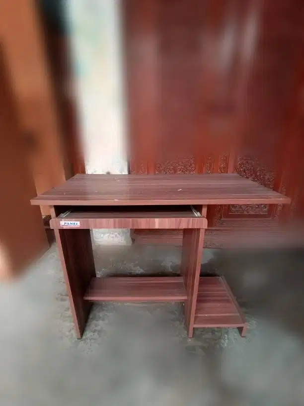 meja komputer minimalis