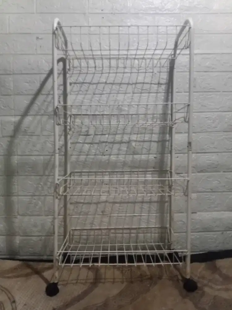 Lemari etalase besi bekas beli di ace hardware
